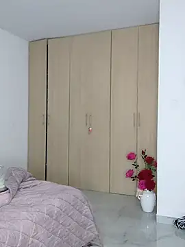 Zoe riivas online show from 4, 11, 2025