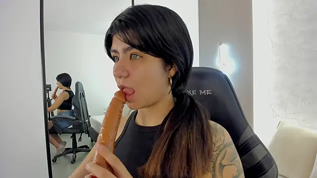 fiorella18  online show from 15, 11, 2025