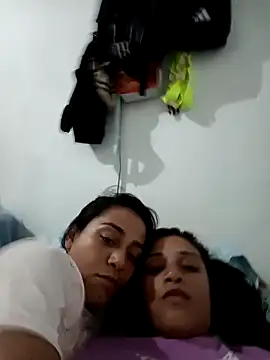 LucyAndBella online show from 4, 4, 2026