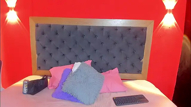 Xiomara Stwart online show from 15, 11, 2025