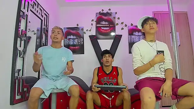 VERY HOT GUYS online show from 1, 10, 2025