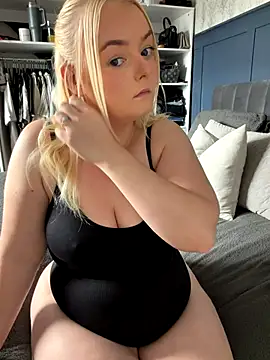 Snapshot of lusciouslylou chatting on 28, 10, 2025 lusciouslylou online show from 28, 10, 2025