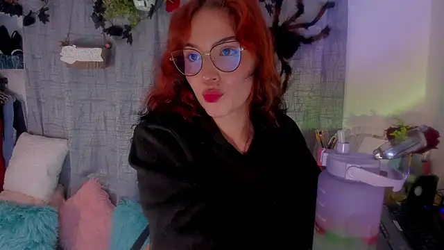 Snapshot of AmaruBloom chatting on 29, 10, 2025 AmaruBloom online show from 29, 10, 2025