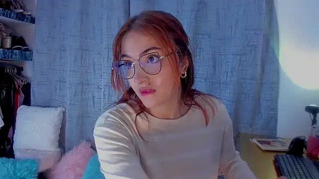 Snapshot of AmaruBloom chatting on 9, 10, 2025 AmaruBloom online show from 9, 10, 2025