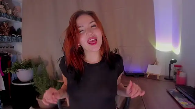 Snapshot of AmaruBloom chatting on 26, 11, 2025 AmaruBloom online show from 26, 11, 2025