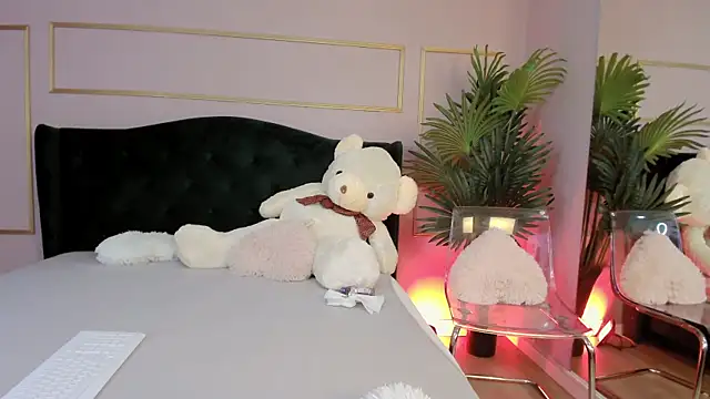 KirraWhite online show from 9, 10, 2025