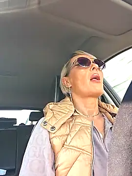 KirraWhite online show from 3, 11, 2025