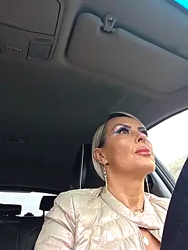 KirraWhite online show from 7, 11, 2025