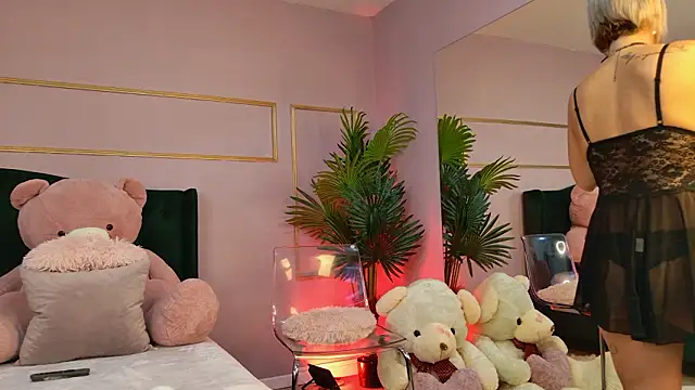 KirraWhite online show from 7, 2, 2026