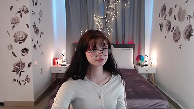 Snapshot of MileyRood chatting on 6, 11, 2025 MileyRood online show from 6, 11, 2025