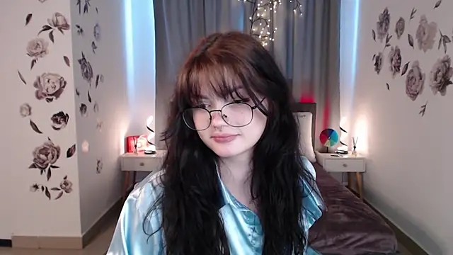 Snapshot of MileyRood chatting on 10, 11, 2025 MileyRood online show from 10, 11, 2025