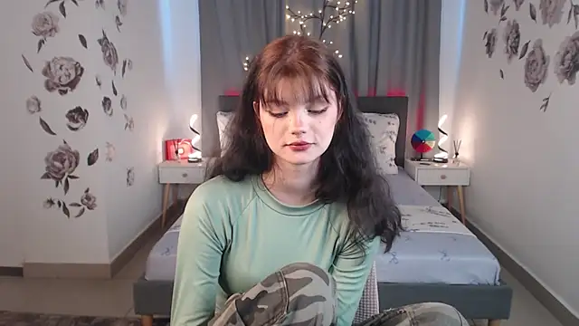 Snapshot of MileyRood chatting on 15, 10, 2025 MileyRood online show from 15, 10, 2025