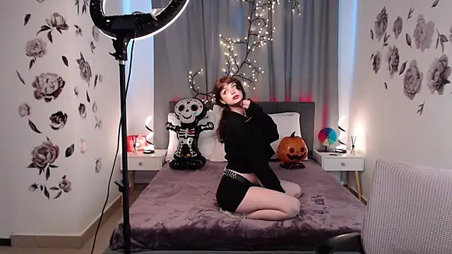 Snapshot of MileyRood chatting on 4, 11, 2025 MileyRood online show from 4, 11, 2025