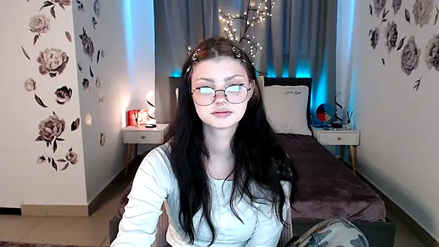 Snapshot of MileyRood chatting on 19, 11, 2025 MileyRood online show from 19, 11, 2025