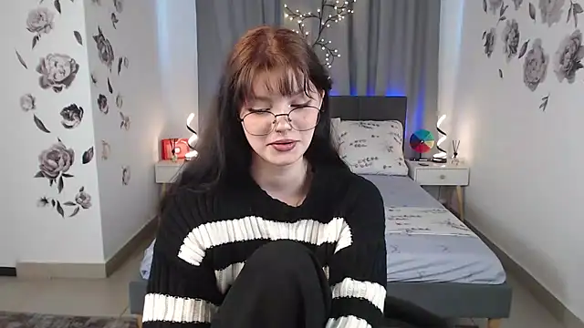 Snapshot of MileyRood chatting on 8, 10, 2025 MileyRood online show from 8, 10, 2025