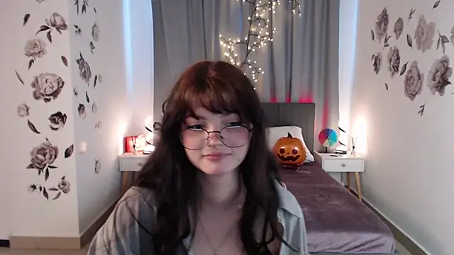 Snapshot of MileyRood chatting on 5, 11, 2025 MileyRood online show from 5, 11, 2025