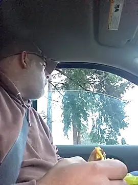 Snapshot of DeeBestEver chatting on 5, 11, 2025 DeeBestEver online show from 5, 11, 2025