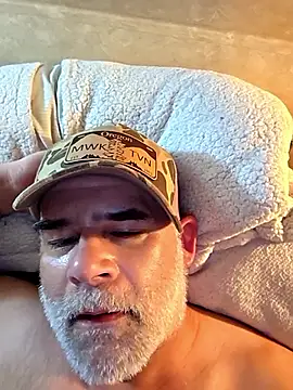 Snapshot of DeeBestEver chatting on 22, 12, 2025 DeeBestEver online show from 22, 12, 2025