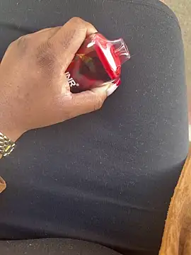 nanaisbackk online show from 25, 2, 2026