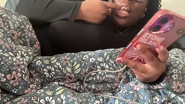 nanaisbackk online show from 23, 2, 2026