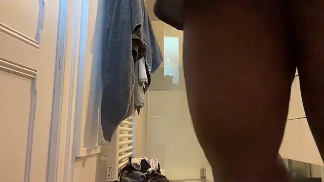 nanaisbackk online show from 4, 11, 2025