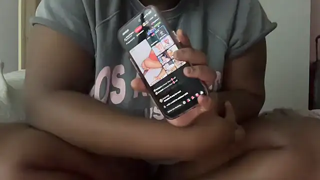 nanaisbackk online show from 27, 10, 2025