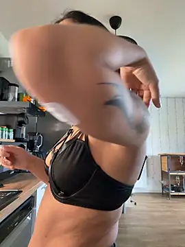 LaPetiteKim online show from 3, 11, 2025