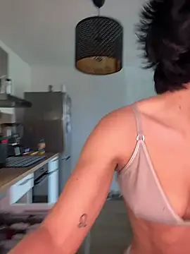 LaPetiteKim online show from 4, 4, 2026