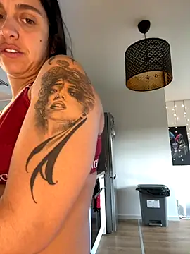 LaPetiteKim online show from 24, 10, 2025