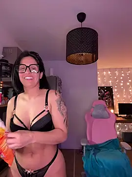 LaPetiteKim online show from 11, 2, 2026