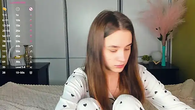 JinnyMcie online show from 8, 4, 2026