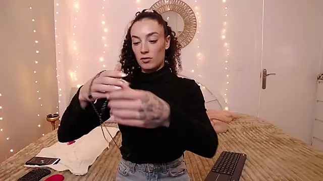 Martyca Beee online show from 3, 12, 2025