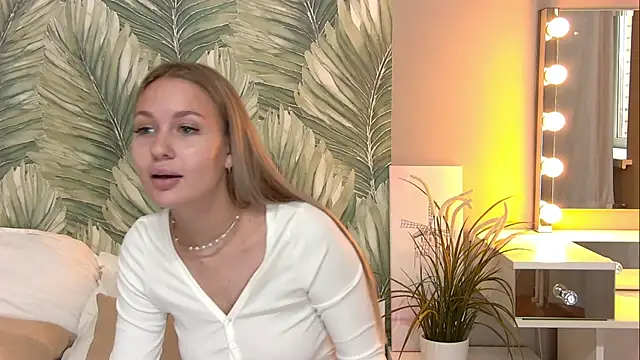 Snapshot of AnySlim chatting on 9, 10, 2025 AnySlim online show from 9, 10, 2025