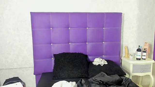 LeaMoreau22 online show from 9, 10, 2025