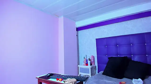 LeaMoreau22 online show from 29, 11, 2025