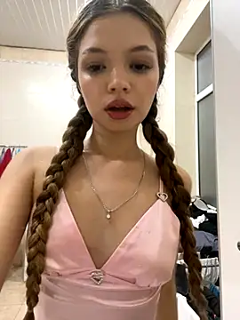  Siennaaa  online show from 10, 10, 2025