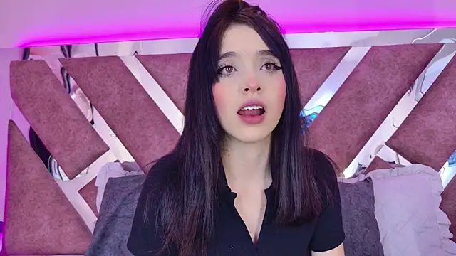Snapshot of MeganR_ chatting on 27, 6, 2026 MeganR online show from 27, 6, 2026