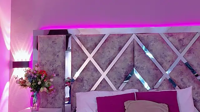 MeganR  online show from 14, 4, 2026