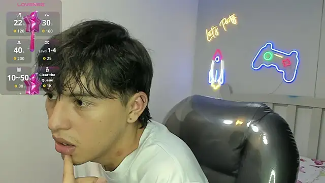 StiwenTwink online show from 5, 1, 2026