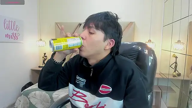 StiwenTwink online show from 16, 12, 2025