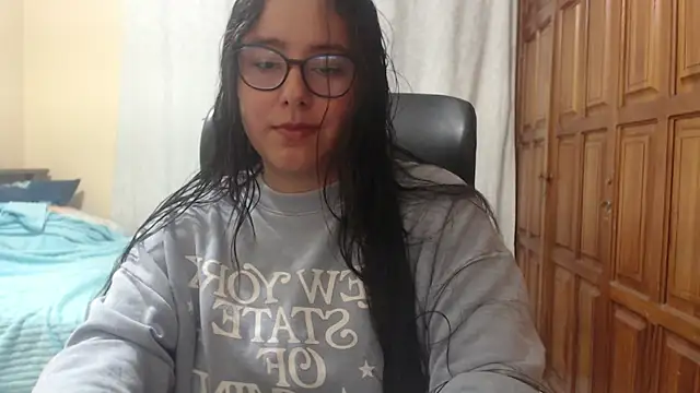 Snapshot of Venus_cat_ chatting on 7, 6, 2026 Venus cat online show from 7, 6, 2026