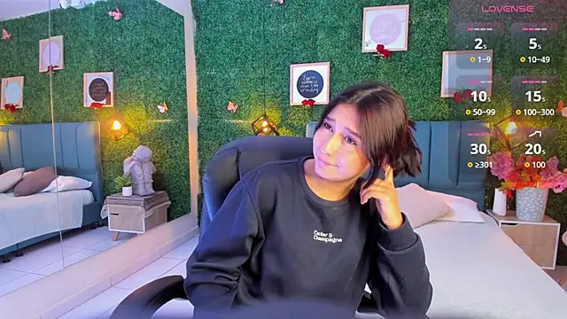 Rubyvixxen  online show from 21, 10, 2025