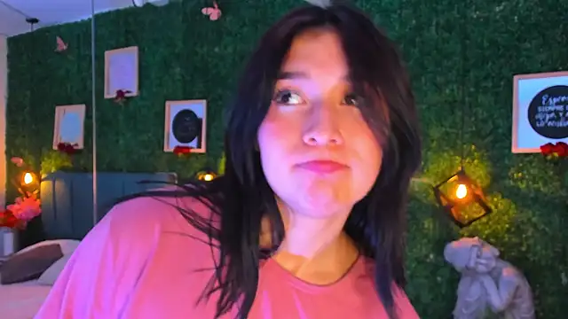 Rubyvixxen  online show from 28, 10, 2025