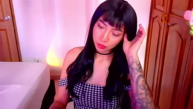 emma web  online show from 12, 11, 2025