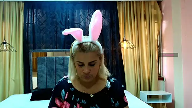 scarlet milf  online show from 23, 10, 2025