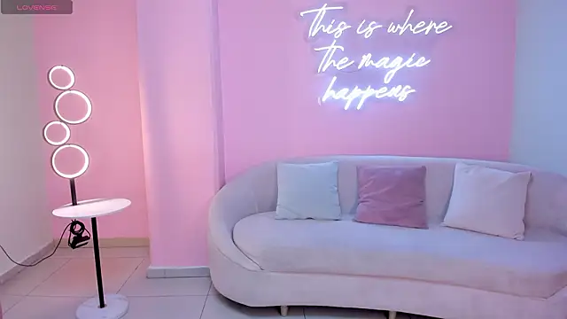 Snapshot of NatalieLewis chatting on 25, 2, 2026 NatalieLewis online show from 25, 2, 2026