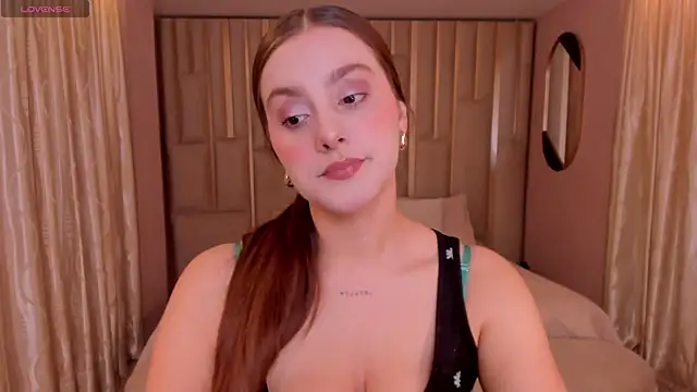 ZoeyWalker  online show from 12, 11, 2025