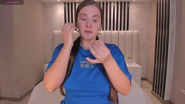 ZoeyWalker  online show from 8, 11, 2025