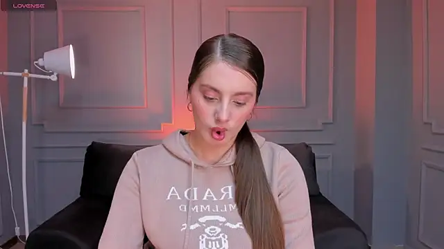 ZoeyWalker  online show from 6, 11, 2025