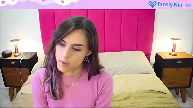 estrogen nia online show from 5, 10, 2025